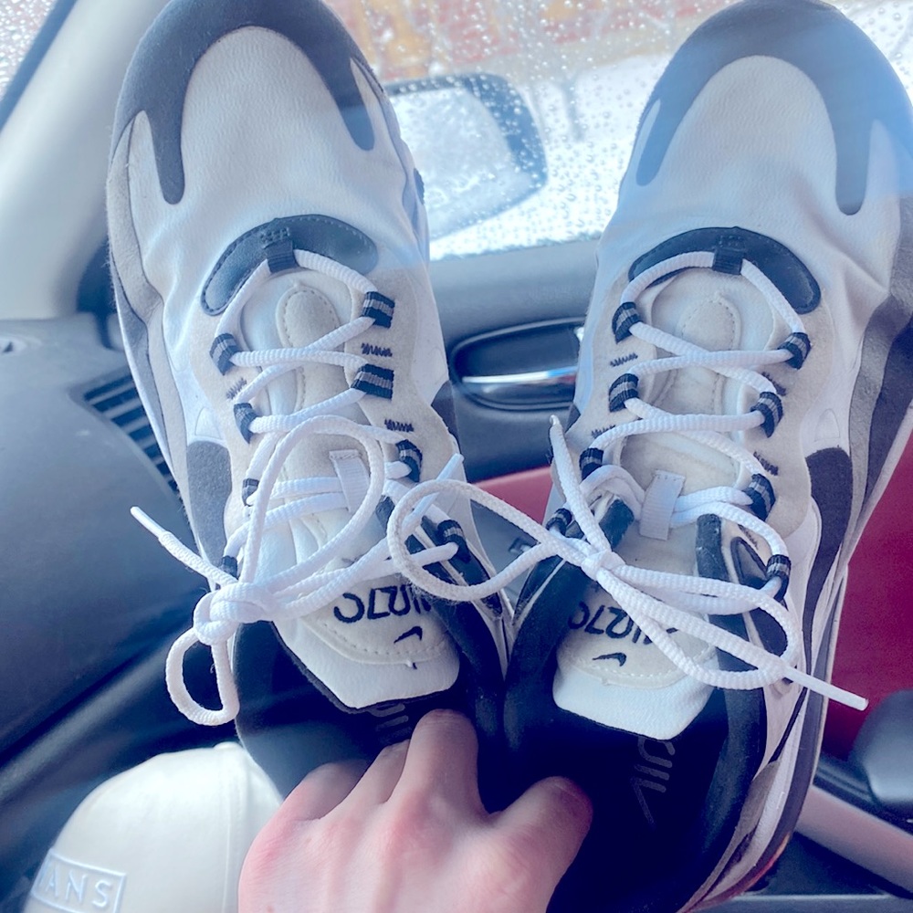 Nike air max/ white and black size 9